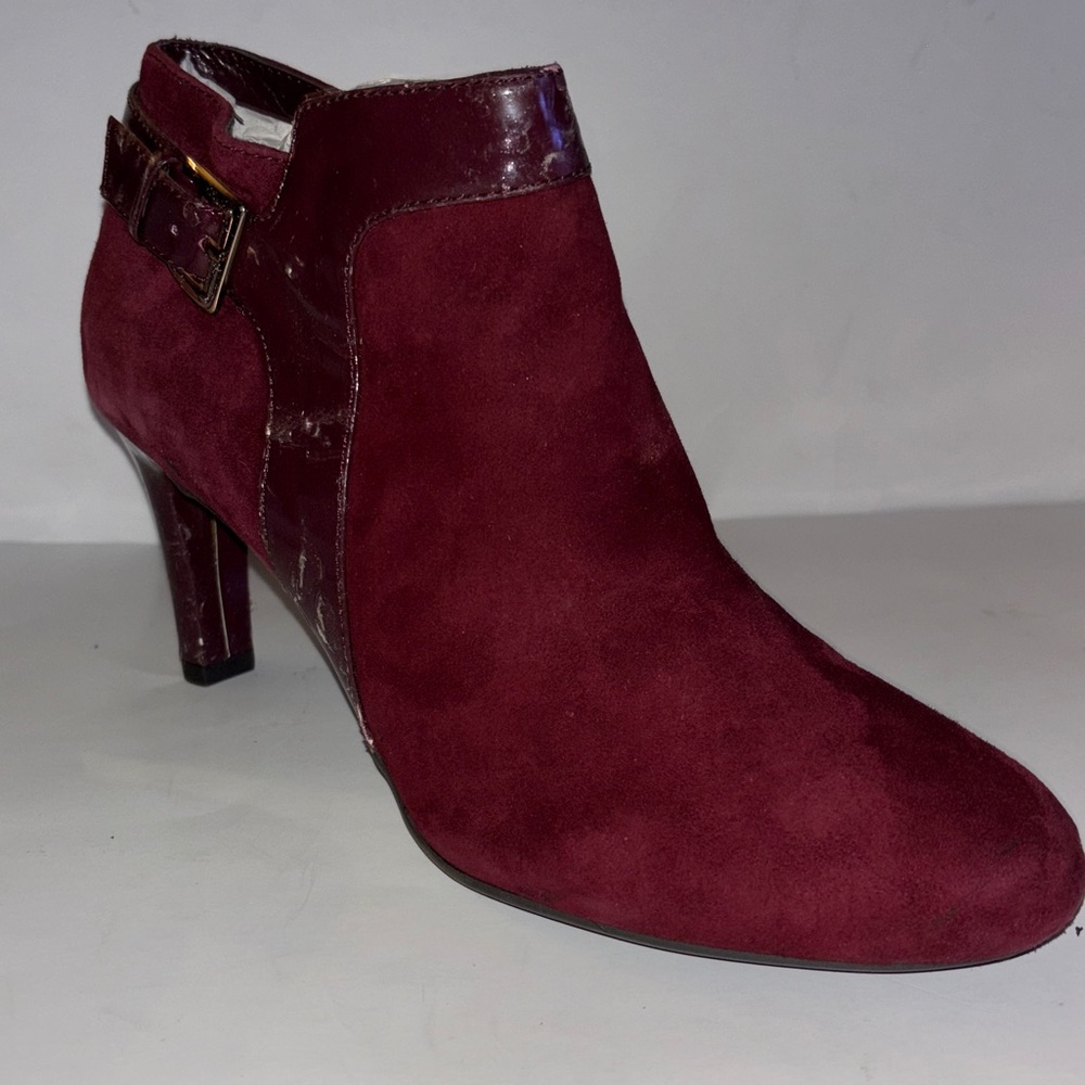 Bandolino Boloman Burgundy Suede Leather Upper Ankle Boots Heels 9.5 Buckle Chic